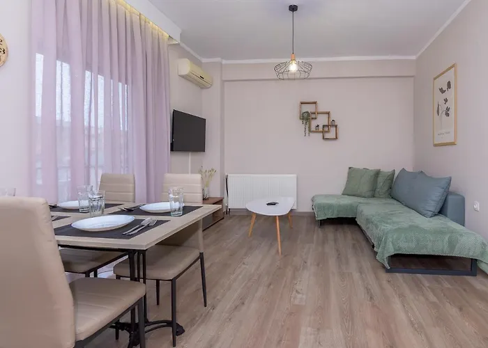 Deluxe Central 2 Bdr Apartment