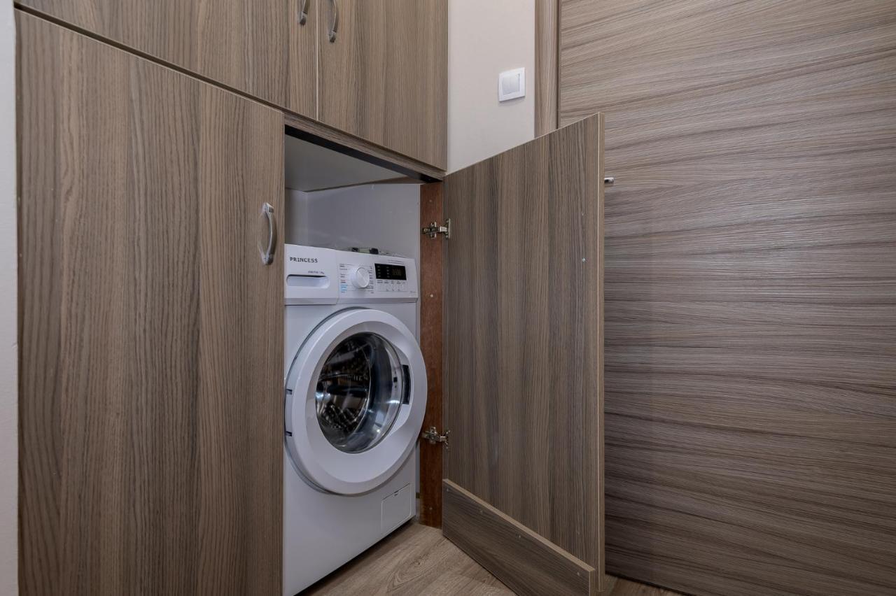 Deluxe 2 Bdr Apartment